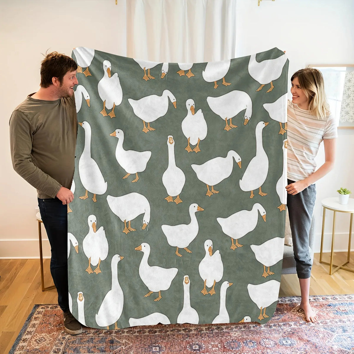 Sage Green Plush Flannel Fabric Decorative Throw Blanket - Cute White Goose Bird Motifs, Soft Cozy Warm Fuzzy Animal-Themed Blanket, Multi-Size for Bedroom Sofa, Ideal Gift for Home Decor Enthusiasts