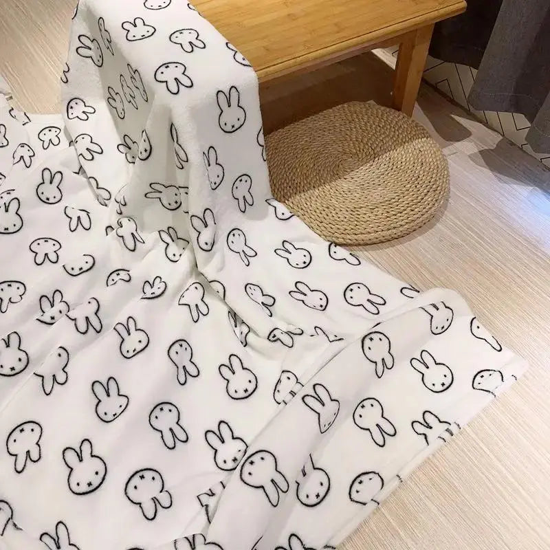 Kawaii Cartoon Print 100% Polyester Flannel Fluffy Blanket - Adorable Style Animal Character Home & Bed Accessory, Soft Breathable All-Season Bedding Throw for Office Siesta, Student Dormitory Use, Home Accessory, Bed Accessories
