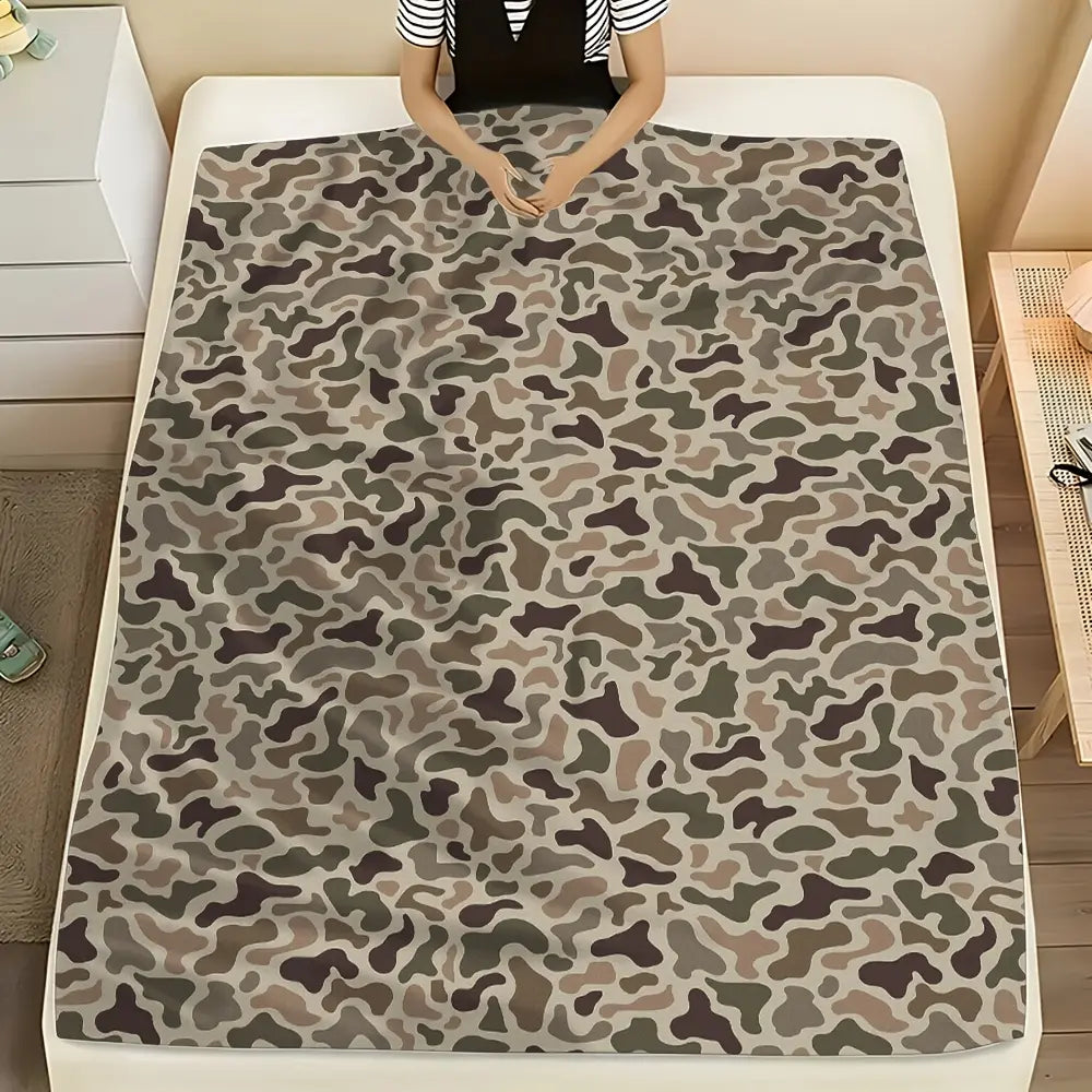 Retro Camouflage Pattern Cooling Bedding Blanket - 280GSM Polyester Soft Flannel, Digital Print, Wrinkle Resistant, Fade Proof, Lightweight, Machine Washable, All-Seasons for Bed, Camping