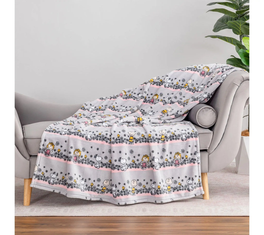 Berkshire Peanuts Spring 55x70 Velvetsoft Throw